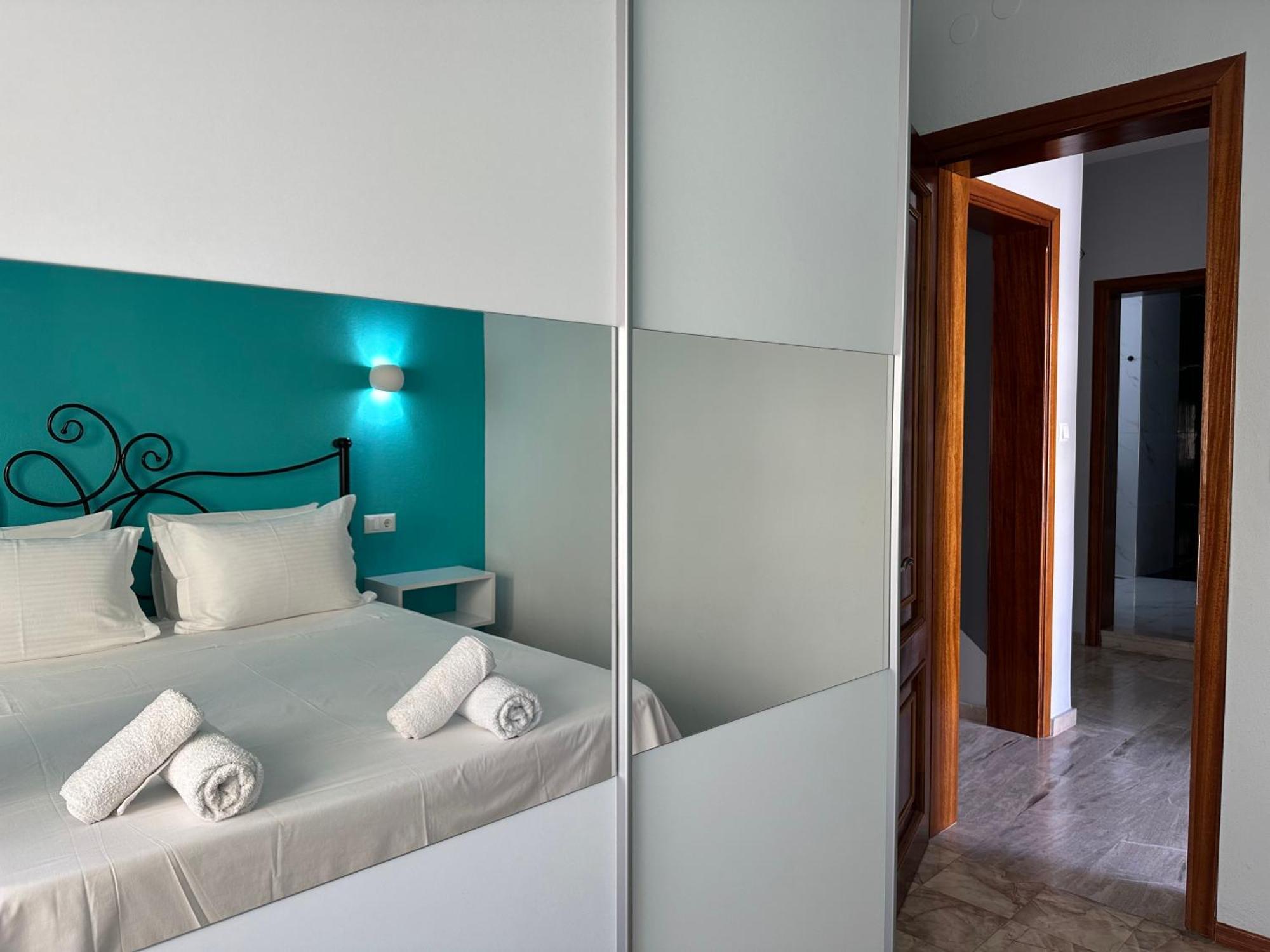W Pearl Suite Néa Péramos Exteriör bild