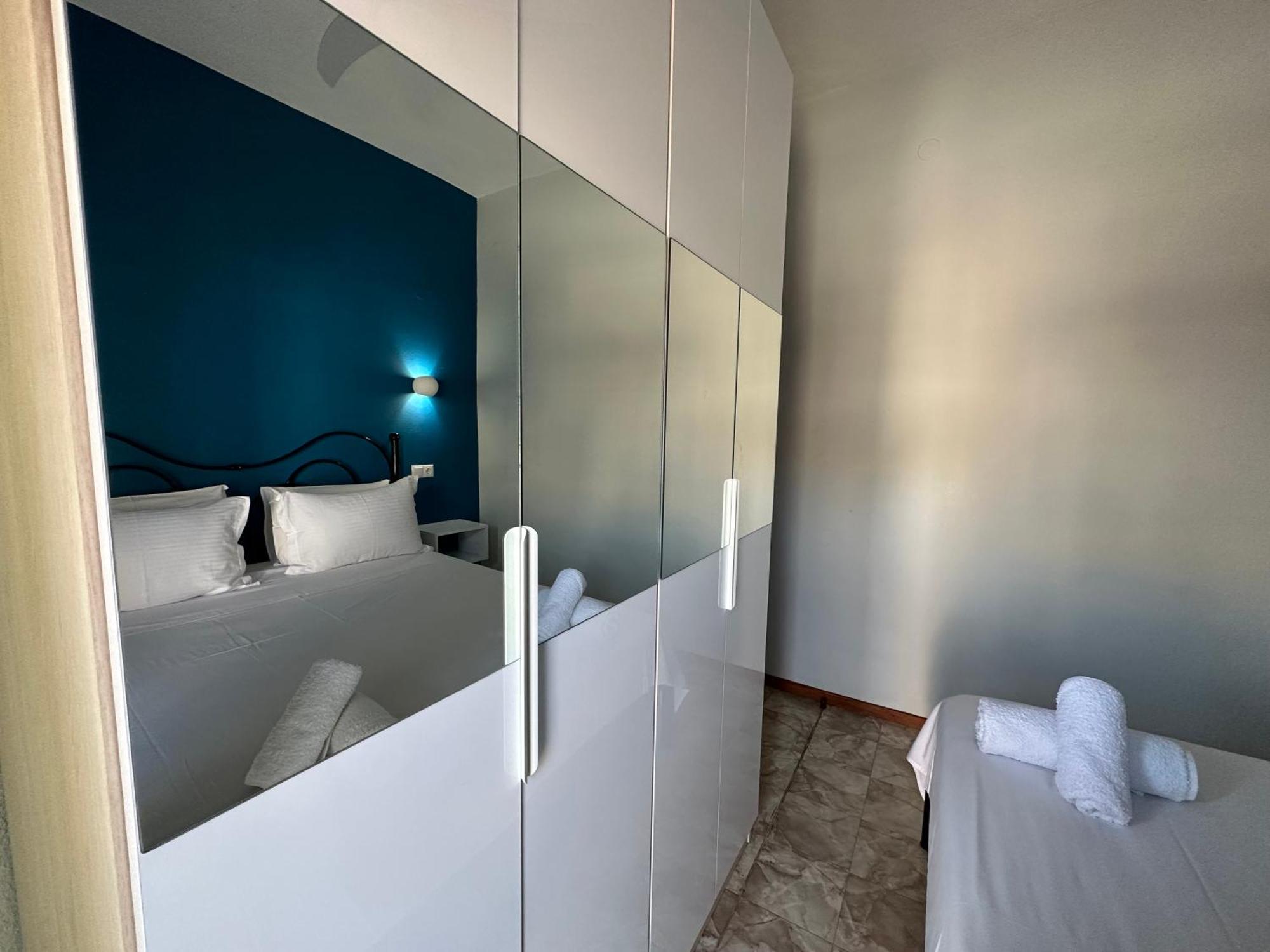 W Pearl Suite Néa Péramos Exteriör bild