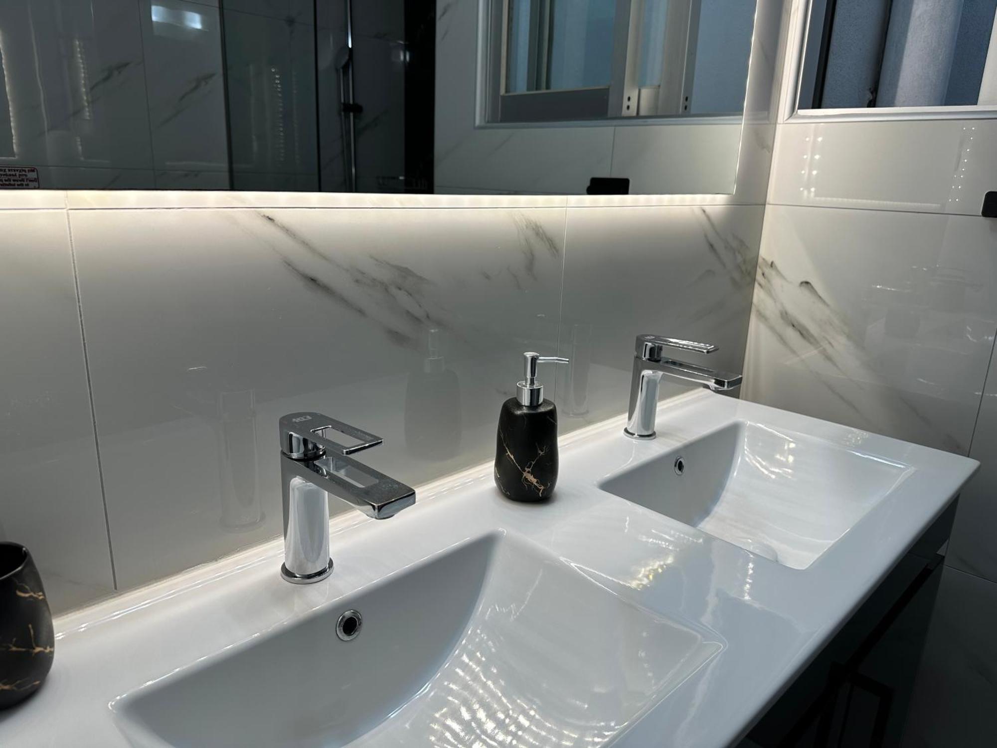 W Pearl Suite Néa Péramos Exteriör bild