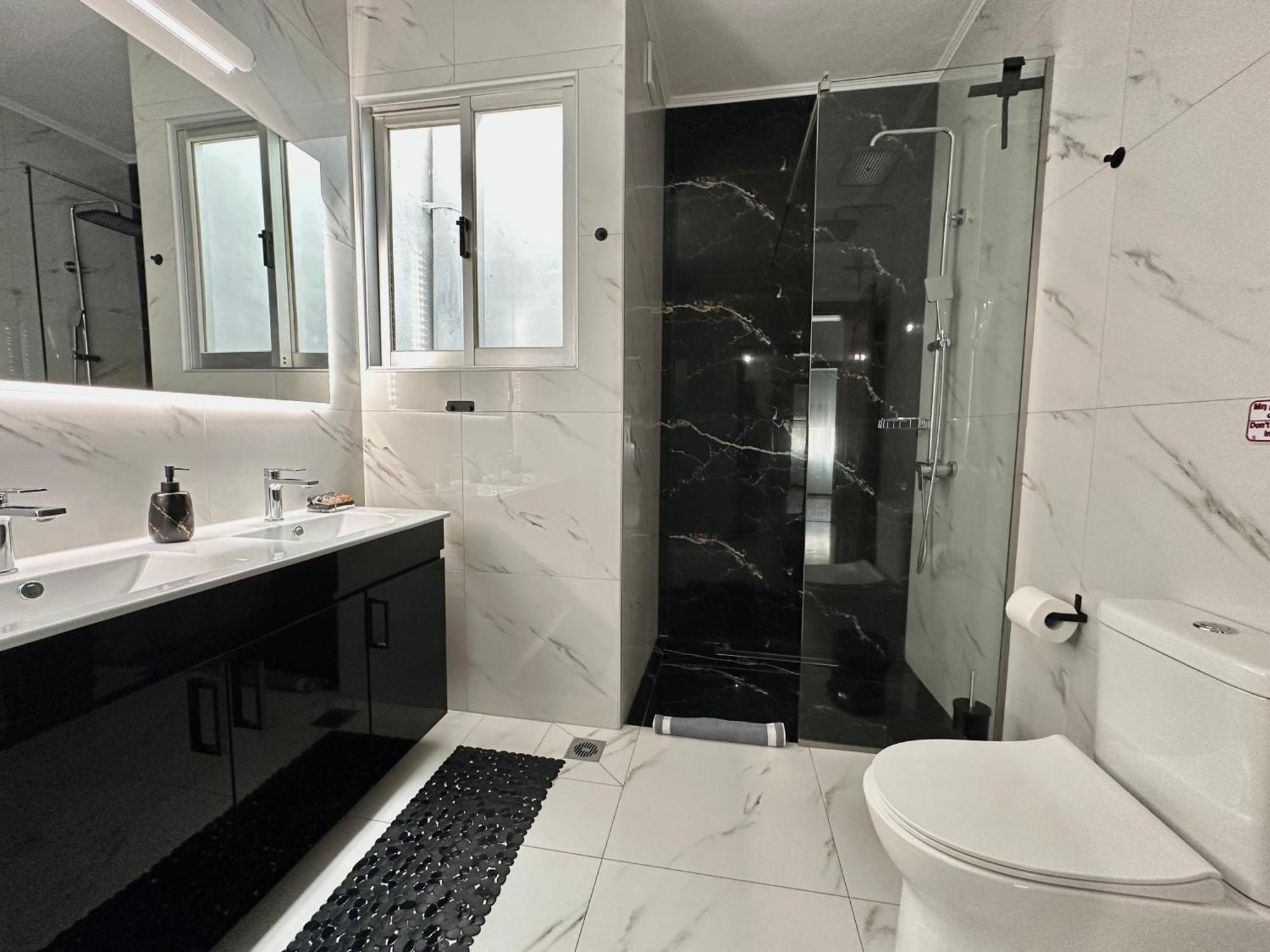 W Pearl Suite Néa Péramos Exteriör bild